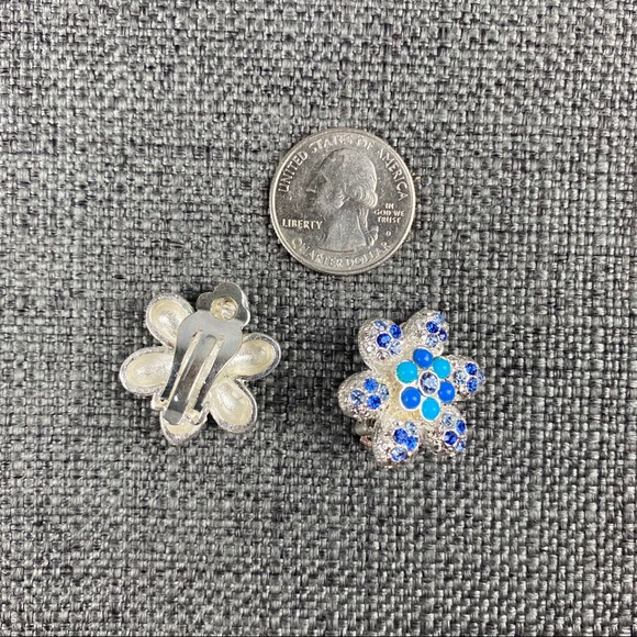 Vintage Shades of Blue & Silver Clip On Earrings - Picture 6 of 6